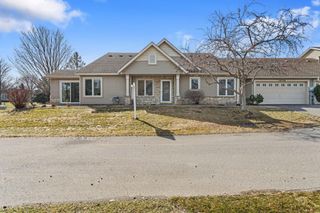 10720 57th Place N 1, Plymouth, MN 55442