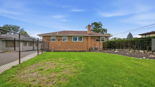 6225 Hawthorne Street, Rosemont, IL 60018
