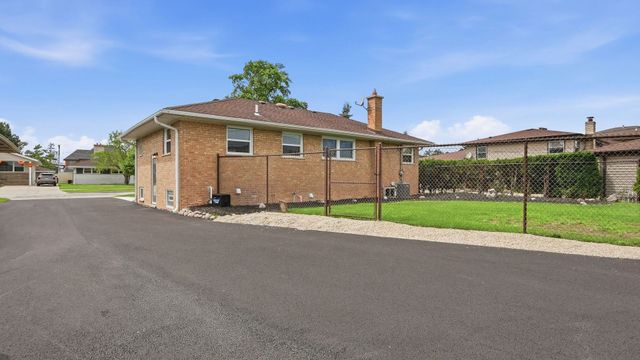 6225 Hawthorne Street, Rosemont, IL 60018