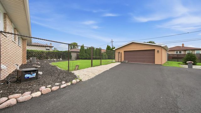 6225 Hawthorne Street, Rosemont, IL 60018