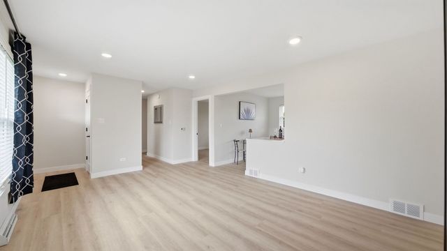 6225 Hawthorne Street, Rosemont, IL 60018