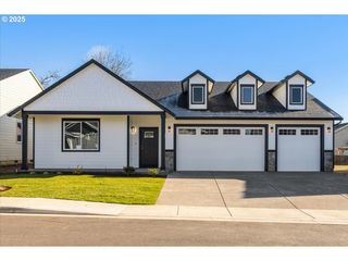 425 S CEDAR St, Yamhill, OR 97148