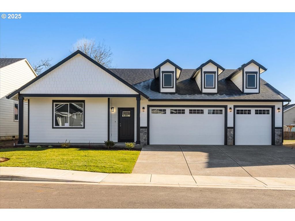 425 S CEDAR St, Yamhill, OR 97148