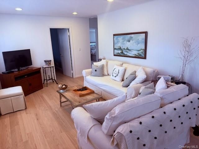 16 Magee Drive, Southampton, NY 11968