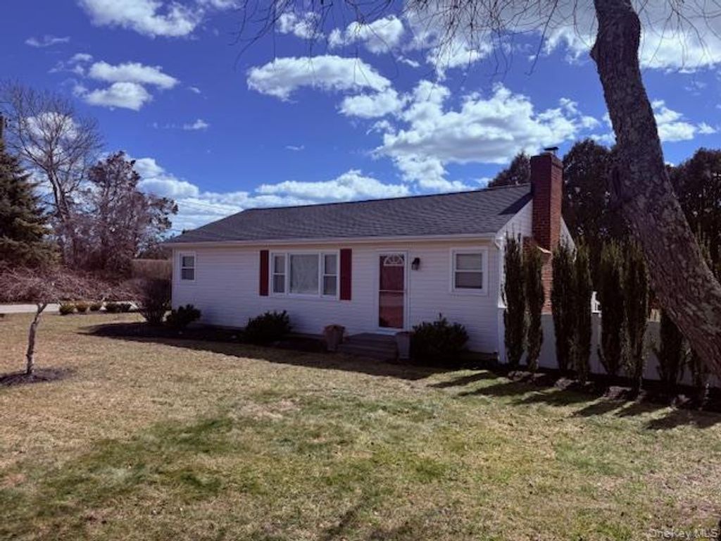 16 Magee Drive, Southampton, NY 11968