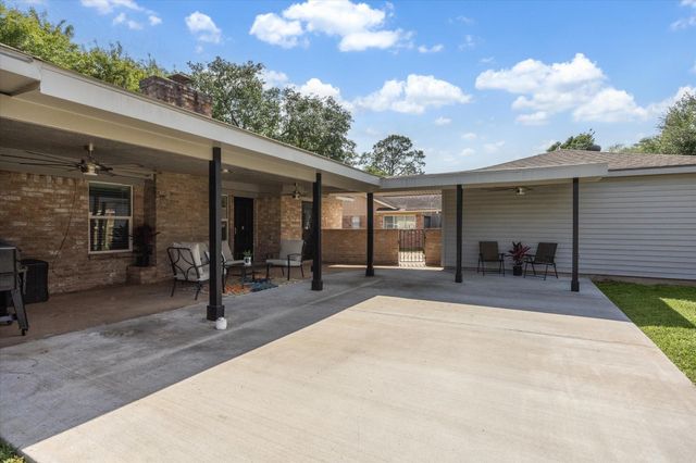 7614 Braesview Lane, Houston, TX 77071