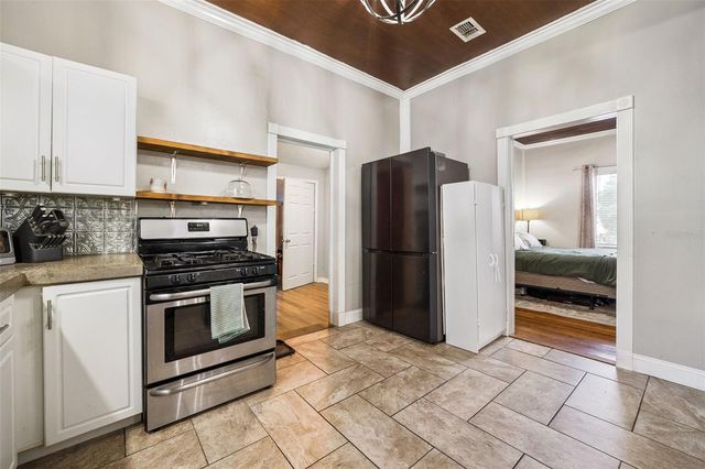1000 S LAUREL AVENUE, Sanford, FL 32771