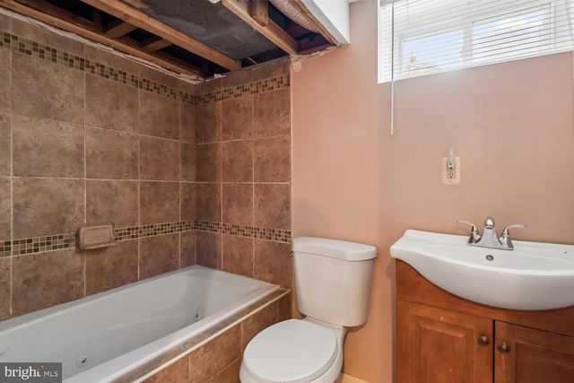 6822 FOX MEADOW RD, Baltimore, MD 21207