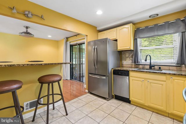 6822 FOX MEADOW RD, Baltimore, MD 21207