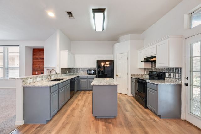 104 Goldeneye Lane, Fort Worth, TX 76120