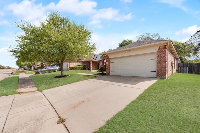 104 Goldeneye Lane, Fort Worth, TX 76120