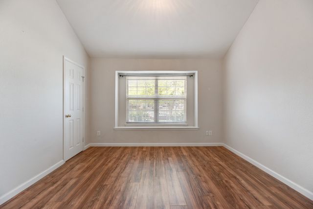 104 Goldeneye Lane, Fort Worth, TX 76120