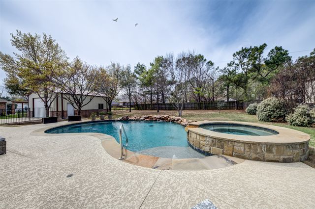 112 Everett Court, Shady Shores, TX 76208