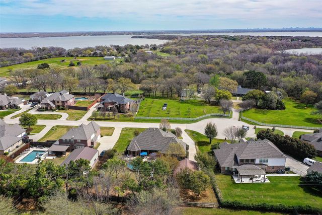 112 Everett Court, Shady Shores, TX 76208