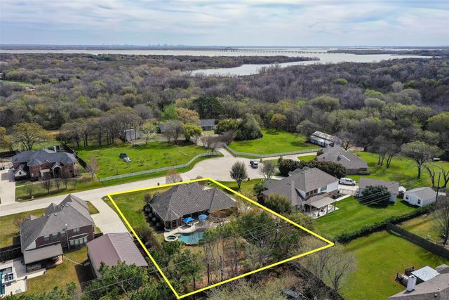 112 Everett Court, Shady Shores, TX 76208