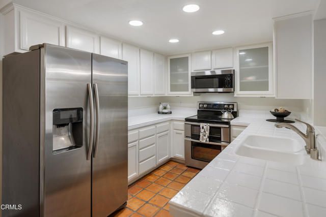 2385 Roscomare Road F8, Los Angeles, CA 90077