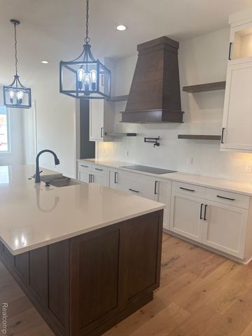 57192 Meadowridge Drive, Washington Township, MI 48094