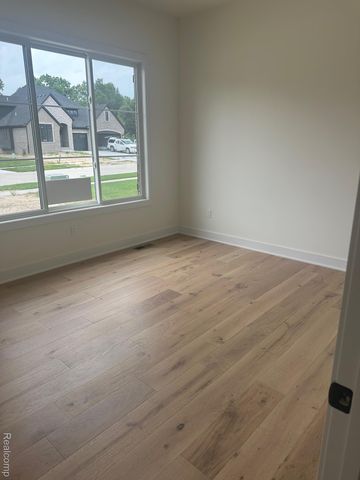 57192 Meadowridge Drive, Washington Township, MI 48094