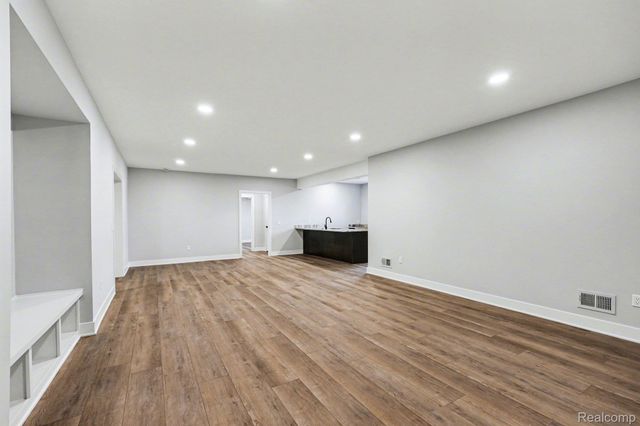 57192 Meadowridge Drive, Washington Township, MI 48094