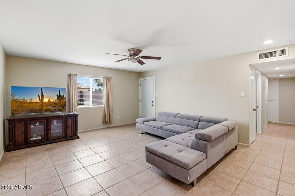 13822 N 47th Avenue, Glendale, AZ 85306 — photo 2