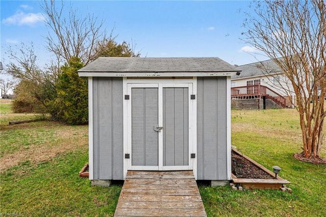 104 Cushwa Court, Thomasville, NC 27360