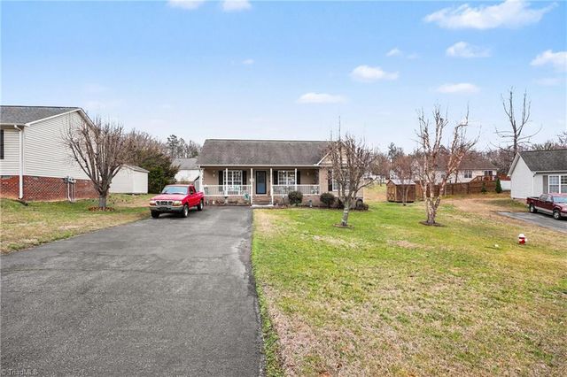 104 Cushwa Court, Thomasville, NC 27360