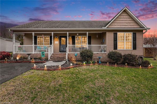 104 Cushwa Court, Thomasville, NC 27360