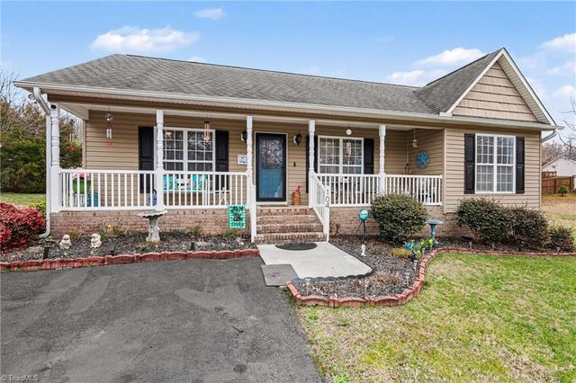 104 Cushwa Court, Thomasville, NC 27360