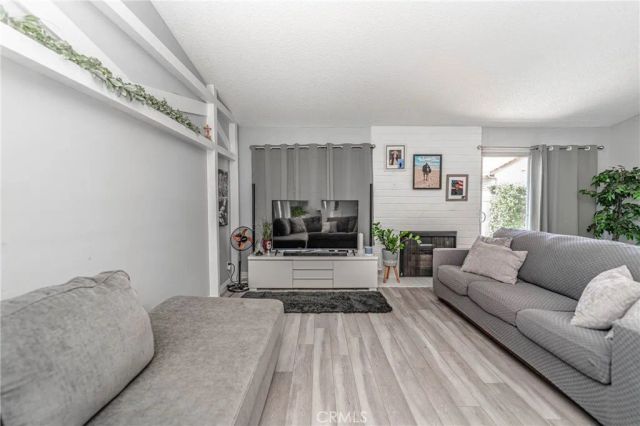 26212 Rainbow Glen, Newhall, CA 91321