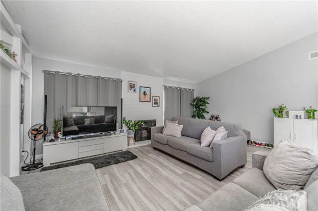 26212 Rainbow Glen, Newhall, CA 91321