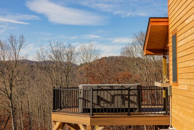 85 Button Hill Road, Tunbridge, VT 05077