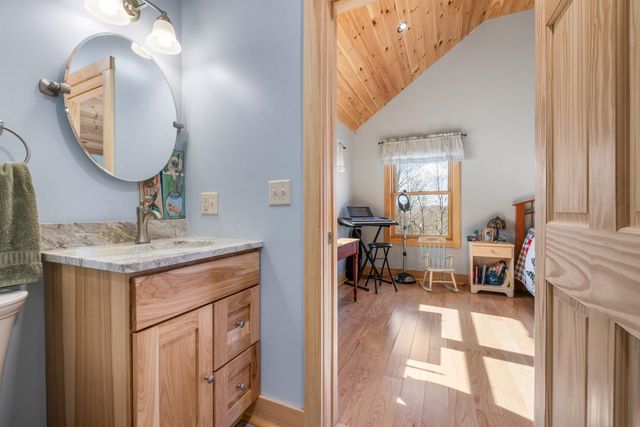 85 Button Hill Road, Tunbridge, VT 05077