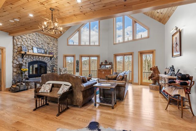 85 Button Hill Road, Tunbridge, VT 05077