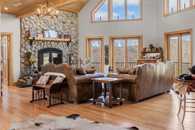 85 Button Hill Road, Tunbridge, VT 05077