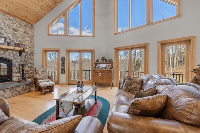 85 Button Hill Road, Tunbridge, VT 05077