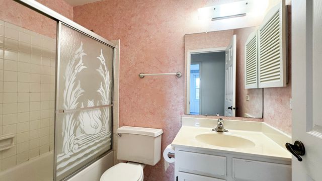 28 Montgomery Lane, Vernon Hills, IL 60061