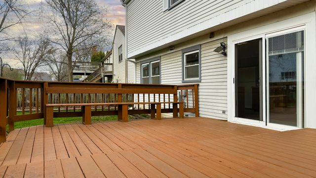 28 Montgomery Lane, Vernon Hills, IL 60061