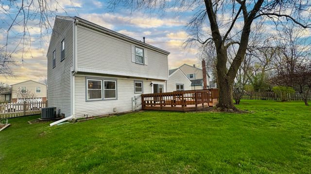 28 Montgomery Lane, Vernon Hills, IL 60061
