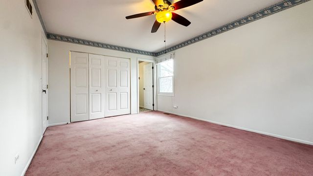 28 Montgomery Lane, Vernon Hills, IL 60061