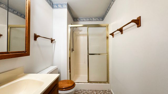 28 Montgomery Lane, Vernon Hills, IL 60061