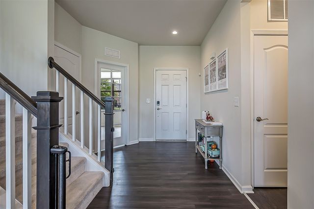 620 Holmdale Way, Ann Arbor, MI 48108