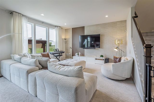 620 Holmdale Way, Ann Arbor, MI 48108
