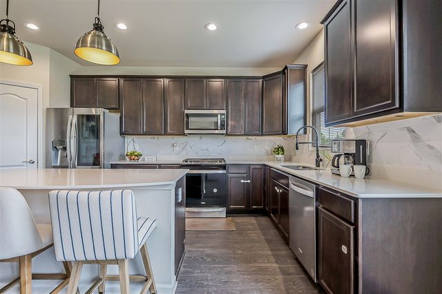 620 Holmdale Way, Ann Arbor, MI 48108