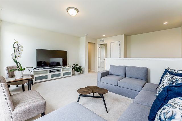 620 Holmdale Way, Ann Arbor, MI 48108
