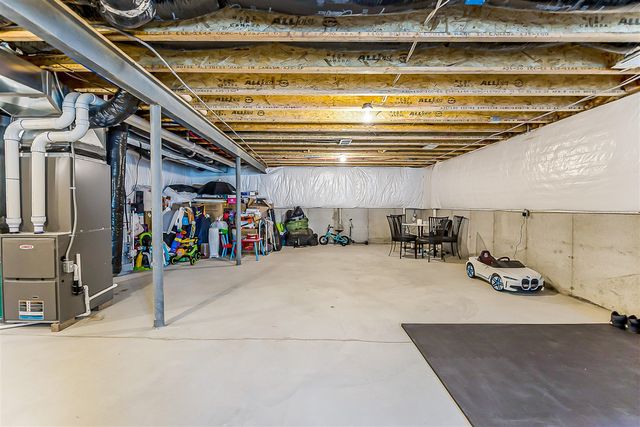 620 Holmdale Way, Ann Arbor, MI 48108