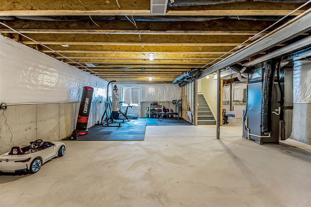 620 Holmdale Way, Ann Arbor, MI 48108