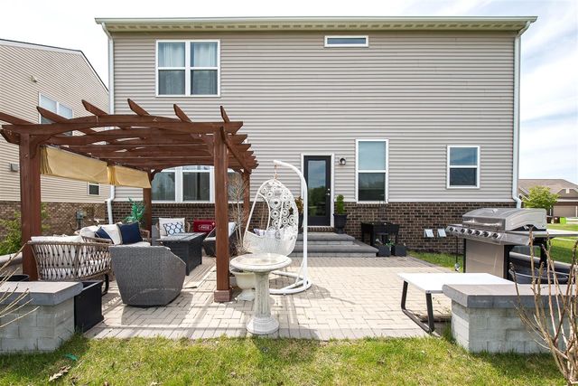 620 Holmdale Way, Ann Arbor, MI 48108