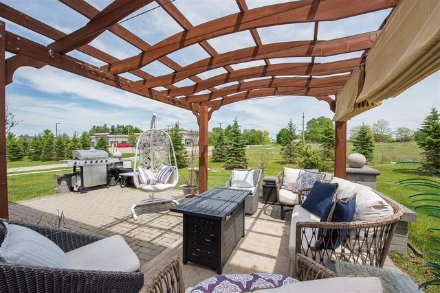 620 Holmdale Way, Ann Arbor, MI 48108