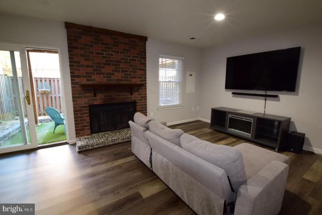 340 CLOUDES MILL CT, Alexandria, VA 22304