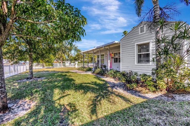 736 Rockland Drive, West Palm Beach, FL 33405